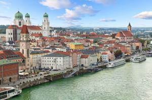 Donau - Weihnachten & Silvester: Passau – Wien – Komarno - Budapest – Bratislava - Linz - Passau mit der MS Ariana